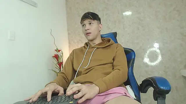 Snapshot of AustinPrice chatting on September 19, 2025, 11:03 am AustinPrice online show from September 19, 2025, 11:03 am