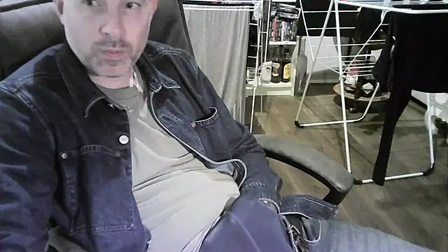 Snapshot of Chrisprngr chatting on October 10, 2025, 4:30 pm Chrisprngr online show from October 10, 2025, 4:30 pm