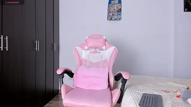 kendal hot01 online show from March 12, 2026, 7:07 pm