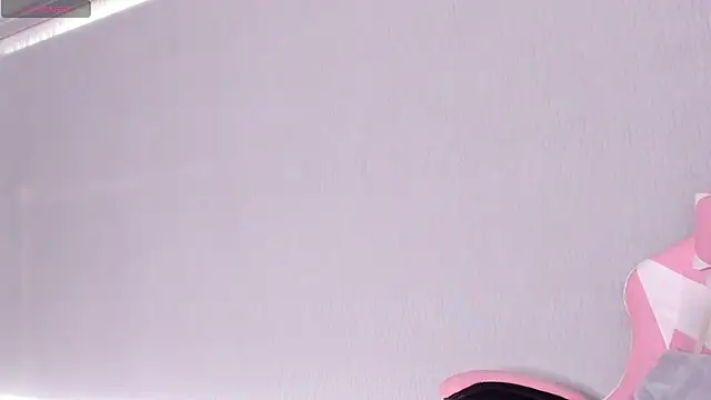 kendal hot01 online show from January 12, 2026, 2:24 pm