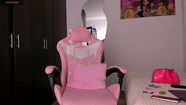 kendal hot01 online show from April 9, 2026, 7:53 pm