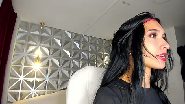 hellen tease online show from December 18, 2025, 12:53 pm