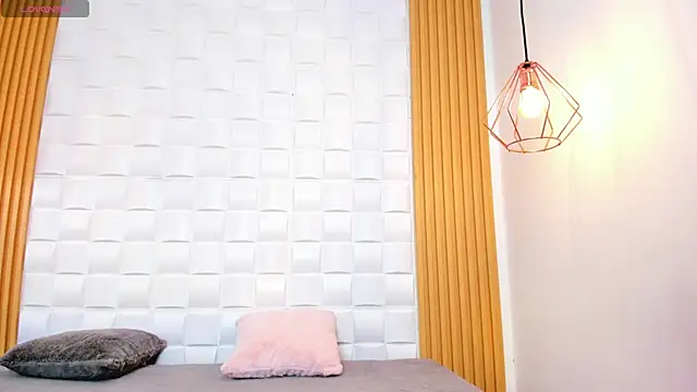 Snapshot of AriaBelle chatting on September 11, 2025, 5:02 pm AriaBelle online show from September 11, 2025, 5:02 pm