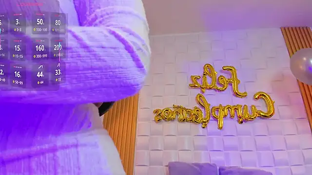 Snapshot of AriaBelle chatting on October 17, 2025, 7:04 pm AriaBelle online show from October 17, 2025, 7:04 pm