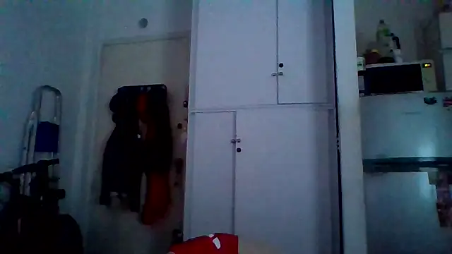 luca23millo90 online show from April 1, 2026, 3:53 pm