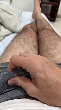 XUCRUTES42 online show from December 4, 2025, 12:42 am