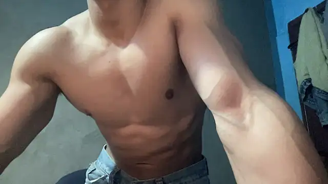 Snapshot of veilofstrength chatting on October 19, 2025, 10:34 pm veilofstrength online show from October 19, 2025, 10:34 pm