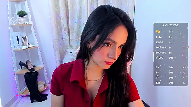 sarah saenz  online show from October 8, 2025, 3:08 am