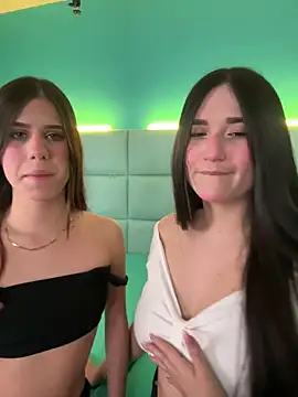 alejandrodolls online show from March 31, 2026, 8:44 pm