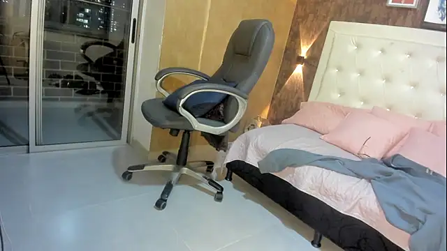 Snapshot of sweet__vanessa1 chatting on May 4, 2026, 11:29 pm sweet vanessa1 online show from May 4, 2026, 11:29 pm