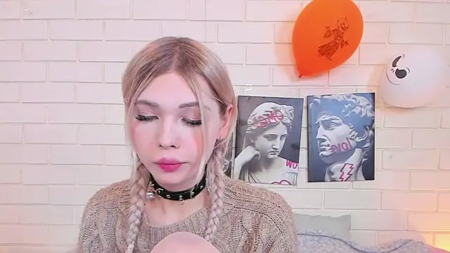 Snapshot of Blondy_Fina chatting on November 7, 2025, 4:50 am Blondy Fina online show from November 7, 2025, 4:50 am