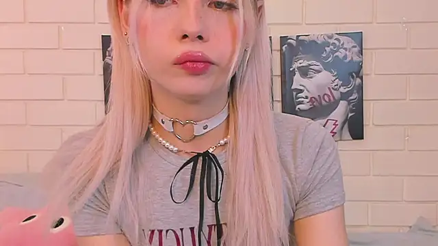 Snapshot of Blondy_Fina chatting on October 24, 2025, 4:44 am Blondy Fina online show from October 24, 2025, 4:44 am