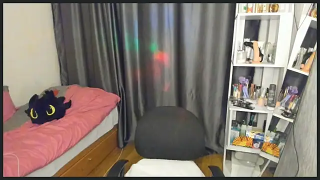 lyra x online show from October 28, 2025, 2:05 pm