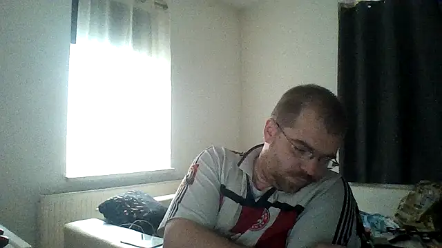 Snapshot of freak858 chatting on July 6, 2026, 10:22 am freak858 online show from July 6, 2026, 10:22 am