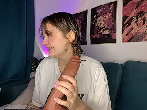 Snapshot of MoonIvy_ chatting on September 18, 2025, 5:05 pm MoonIvy online show from September 18, 2025, 5:05 pm