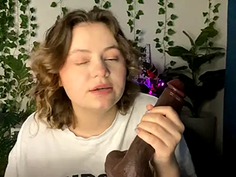 Snapshot of MoonIvy_ chatting on November 23, 2025, 6:29 pm MoonIvy online show from November 23, 2025, 6:29 pm