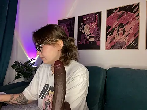 Snapshot of MoonIvy_ chatting on September 11, 2025, 5:13 pm MoonIvy online show from September 11, 2025, 5:13 pm