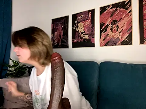 Snapshot of MoonIvy_ chatting on September 24, 2025, 5:08 pm MoonIvy online show from September 24, 2025, 5:08 pm