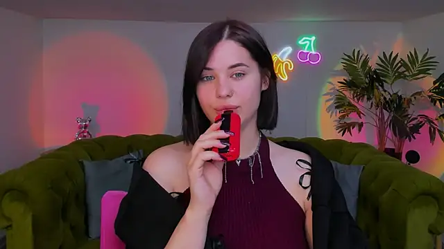 lil angel  online show from November 14, 2025, 6:17 am