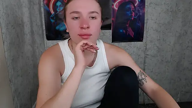 JuliaTopp  online show from September 15, 2025, 7:47 pm