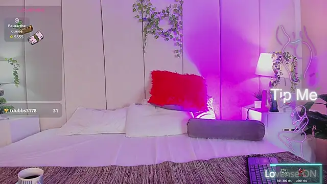 mia rousse25 online show from February 18, 2026, 2:57 pm