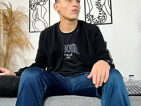 Snapshot of Masterblue_hot chatting on February 19, 2026, 7:44 pm Masterblue hot online show from February 19, 2026, 7:44 pm