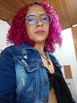 CATTALINAHOT online show from April 25, 2026, 4:59 am