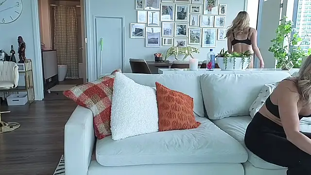 Snapshot of bambifarrina chatting on October 22, 2025, 6:40 pm bambifarrina online show from October 22, 2025, 6:40 pm