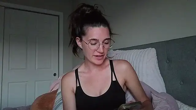 bambifarrina online show from June 7, 2026, 1:33 am