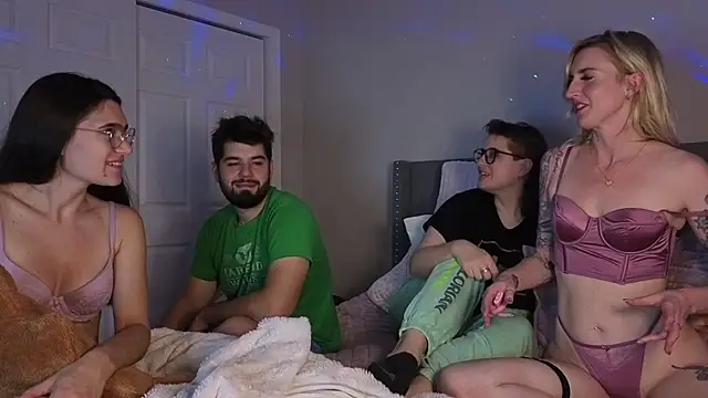 Snapshot of bambifarrina chatting on November 23, 2025, 2:43 am bambifarrina online show from November 23, 2025, 2:43 am