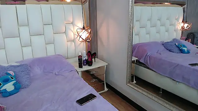 Foxxy Doll online show from September 9, 2025, 2:37 pm