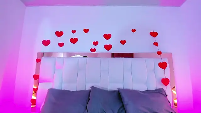 ZoeBarnett online show from March 13, 2026, 6:13 pm