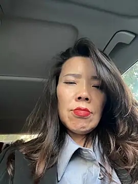 anna yngs online show from October 28, 2025, 8:02 am