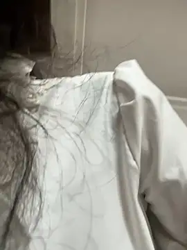 anna yngs online show from February 15, 2026, 1:06 am