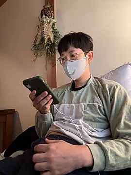 tom19899q online show from November 15, 2025, 9:41 pm