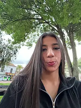 Snapshot of -juicy_ chatting on April 9, 2026, 10:49 pm -juicy online show from April 9, 2026, 10:49 pm
