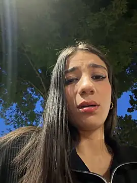 Snapshot of -juicy_ chatting on May 13, 2026, 11:23 pm -juicy online show from May 13, 2026, 11:23 pm