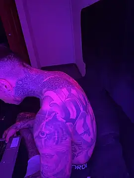 Snapshot of Buitrago_98 chatting on September 18, 2025, 9:01 am Buitrago 98 online show from September 18, 2025, 9:01 am