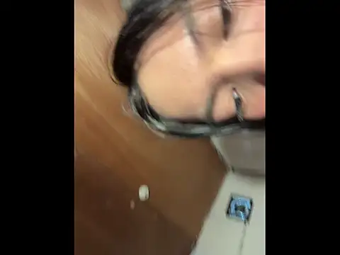 Sugarcandyyy online show from April 6, 2026, 4:52 pm