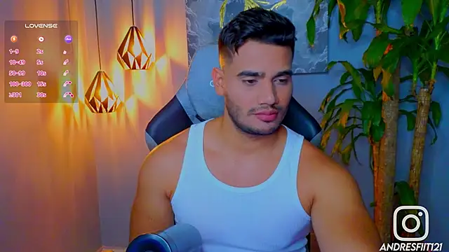 Snapshot of AndresR3 chatting on October 7, 2025, 12:55 am AndresR3 online show from October 7, 2025, 12:55 am