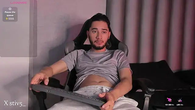 Stiven 01 online show from October 10, 2025, 2:07 pm