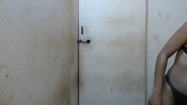 SweetSlender01 online show from November 11, 2025, 10:15 pm