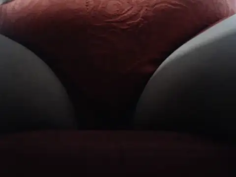 GISSYMERCEDES online show from October 30, 2025, 9:01 pm