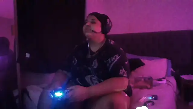 1n0nlythroat online show from June 25, 2026, 5:12 am