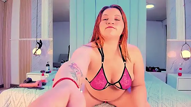 JuliaDavis 1 online show from July 2, 2026, 9:32 pm