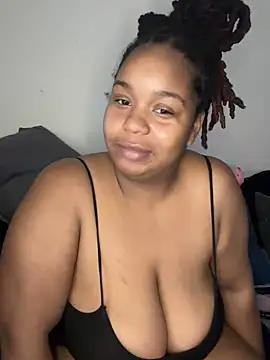 Snapshot of Thiccmamaa chatting on February 18, 2026, 9:33 pm Thiccmamaa online show from February 18, 2026, 9:33 pm