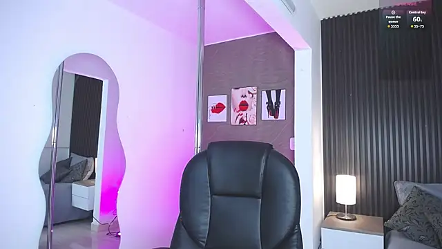 Snapshot of Dulcerose_01 chatting on October 17, 2025, 8:32 pm Dulcerose 01 online show from October 17, 2025, 8:32 pm