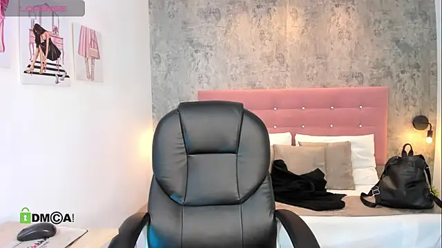 Snapshot of Dulcerose_01 chatting on September 10, 2025, 8:52 pm Dulcerose 01 online show from September 10, 2025, 8:52 pm