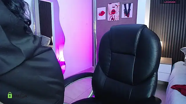 Snapshot of Dulcerose_01 chatting on October 23, 2025, 2:21 am Dulcerose 01 online show from October 23, 2025, 2:21 am