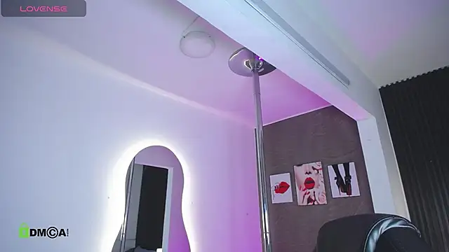 Snapshot of Dulcerose_01 chatting on October 5, 2025, 12:34 am Dulcerose 01 online show from October 5, 2025, 12:34 am